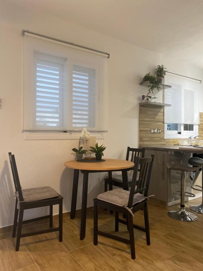 Coral Bay Modern Renovated Apartment By The Sea Paphos Extérieur photo