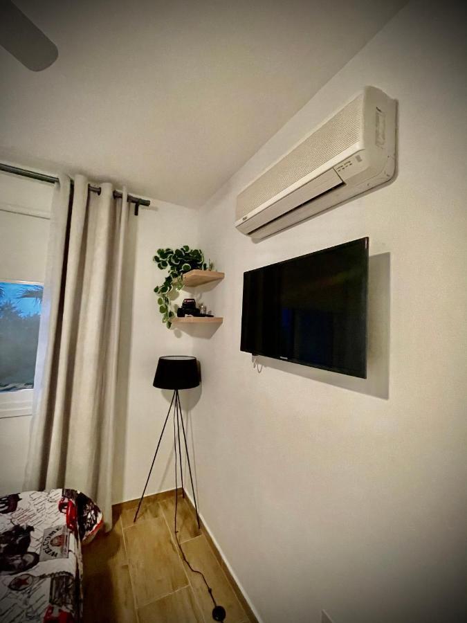 Coral Bay Modern Renovated Apartment By The Sea Paphos Extérieur photo