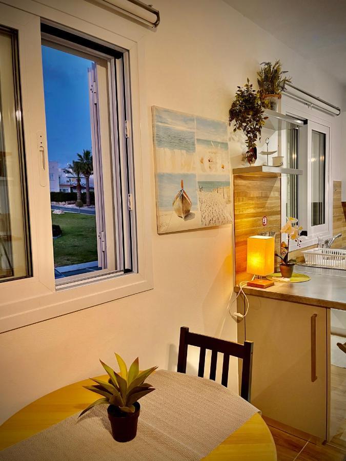 Coral Bay Modern Renovated Apartment By The Sea Paphos Extérieur photo